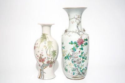 Deux vases en porcelaine de Chine famille rose, 19/20ème