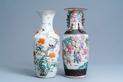 Deux vases en porcelaine de Chine famille rose, 19ème