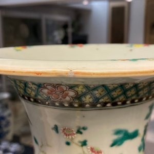 Deux vases en porcelaine de Chine famille rose, 19ème — photo 7