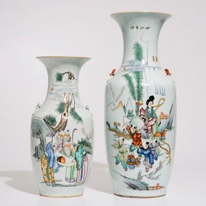 Deux vases en porcelaine de Chine famille rose à calligraphie, 19/20ème — photo 1