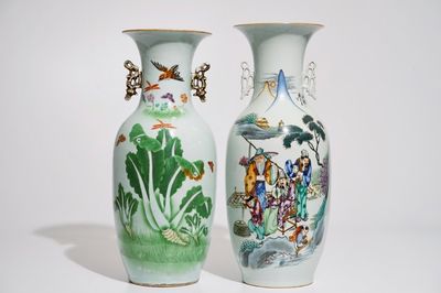 Deux vases en porcelaine de Chine famille rose à calligraphie, 19/20ème