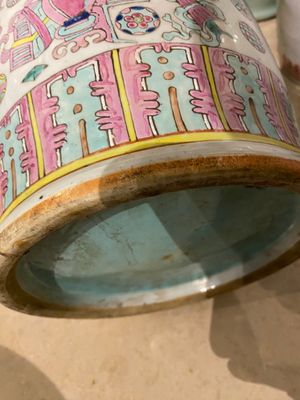 Deux vases en porcelaine de Chine famille rose à décor d'antiquités, 19ème — photo 9
