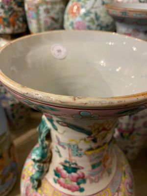 Deux vases en porcelaine de Chine famille rose à décor d'antiquités, 19ème — photo 10