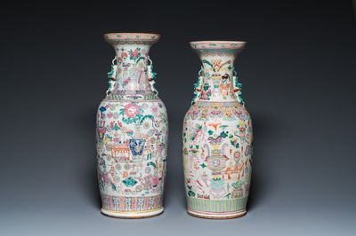 Deux vases en porcelaine de Chine famille rose à décor d'antiquités, 19ème