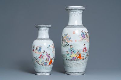 Deux vases en porcelaine de Chine famille rose à décor d'immortels, marque de Qianlong, 20ème