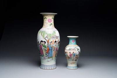 Deux vases en porcelaine de Chine famille rose à décor fabrication de riz et figurants, marque de Qianlong, 20ème