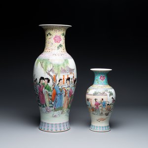 Deux vases en porcelaine de Chine famille rose à décor fabrication de riz et figurants, marque de Qianlong, 20ème — photo 1