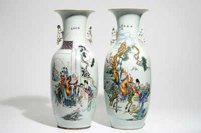 Deux vases en porcelaine de Chine famille rose aux immortels, 19/20ème