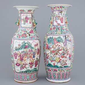 Deux vases en porcelaine de Chine famille rose aux scènes à la court, 19ème — photo 3
