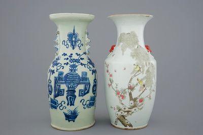Deux vases en porcelaine de Chine famille rose et bleu et blanc sur fond céladon, 19/20ème