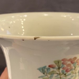 Deux vases en porcelaine de Chine famille rose et qianjiang cai, un signé Xu Pinheng, 19ème et 20ème — photo 8