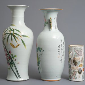 Deux vases en porcelaine de Chine famille rose et un porte-chapeau qianjiang cai, 19/20ème — photo 4