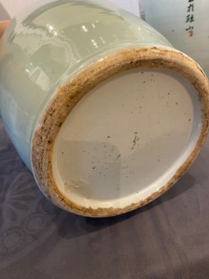 Deux vases en porcelaine de Chine famille rose et un vase à fond céladon, 19/20ème — photo 8