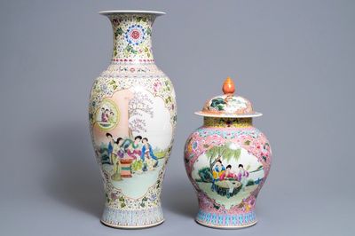 Deux vases en porcelaine de Chine famille rose, marque de Qianlong, République, 20ème