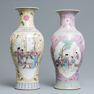 Deux vases en porcelaine de Chine famille rose, marque de Qianlong, République — photo 1