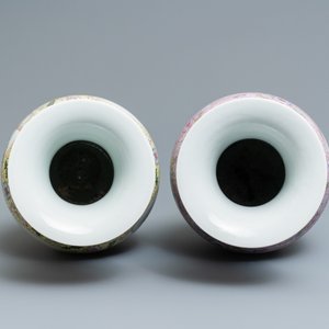 Deux vases en porcelaine de Chine famille rose, marque de Qianlong, République — photo 5