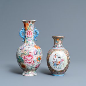 Deux vases en porcelaine de Chine famille rose, marques de Qianlong, République — photo 3