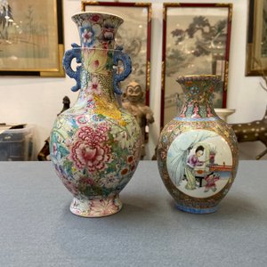 Deux vases en porcelaine de Chine famille rose, marques de Qianlong, République — photo 8