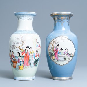 Deux vases en porcelaine de Chine famille rose, République — photo 1