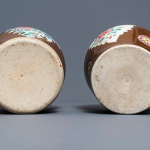 Deux vases en porcelaine de Chine famille rose sur fond 'capucin', Qianlong — photo 6