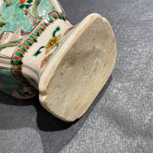 Deux vases en porcelaine de Chine famille verte à décor de qilins, Kangxi — photo 18