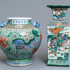 Deux vases en porcelaine de Chine famille verte et wucai, 19ème — photo 1