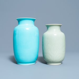 Deux vases en porcelaine de Chine monochrome céladon et turquoise, 19/20ème — photo 2