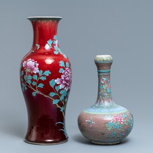 Deux vases en porcelaine de Chine monochrome sang de boeuf et flambé à décor émaillé, 19ème — photo 2