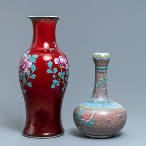 Deux vases en porcelaine de Chine monochrome sang de boeuf et flambé à décor émaillé, 19ème — photo 3