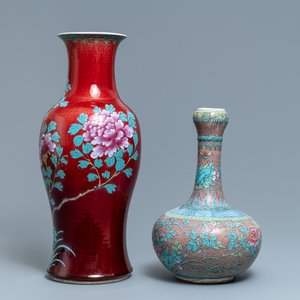 Deux vases en porcelaine de Chine monochrome sang de boeuf et flambé à décor émaillé, 19ème — photo 4