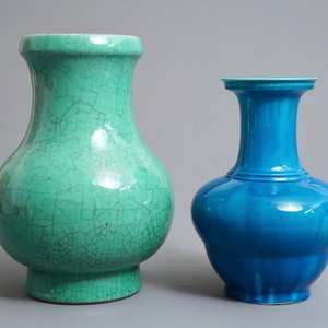 Deux vases en porcelaine de Chine monochrome vert et bleu, 18/19ème — photo 4