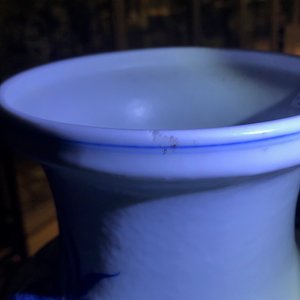 Deux vases en porcelaine de Chine wucai et bleu et blanc, marques de Yongzheng et Wanli, 19ème — photo 26