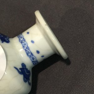 Deux vases en porcelaine tendre de Chine bleu et blanc, Kangxi — photo 2