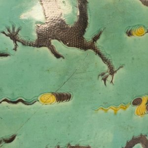 Deux vases et deux plats en porcelaine de Chine famille verte et en bleu et blanc, Kangxi et après — photo 12