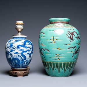 Deux vases et deux plats en porcelaine de Chine famille verte et en bleu et blanc, Kangxi et après — photo 4