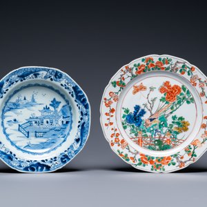 Deux vases et deux plats en porcelaine de Chine famille verte et en bleu et blanc, Kangxi et après — photo 8