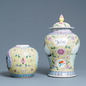Deux vases et un aquarium en porcelaine de Chine famille rose, République — photo 5