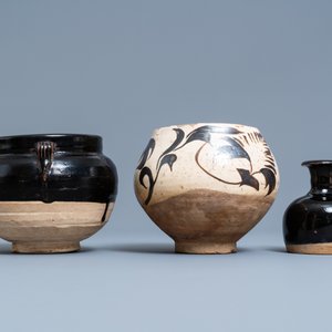 Deux vases et un bol en grès porcelaineux de type Cizhou, Chine, Song et Ming — photo 5