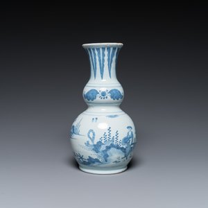 Deux vases et un saladier en faïence de Delft en bleu et blanc à décor chinois, 17/18ème — photo 10