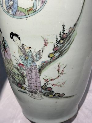 Deux vases et une jardinière en porcelaine de Chine famille rose, 19/20ème — photo 14