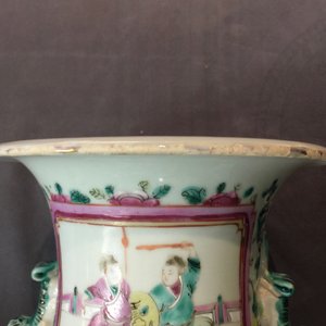 Deux vases et une paire pour le marché Straits ou Peranakan en porcelaine de Chine famille rose, 19ème — photo 14