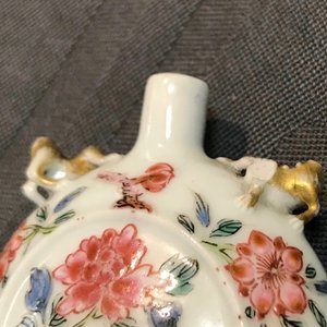 Deux vases et une tabatière en porcelaine de Chine famille rose et verte, Kangxi/Yongzheng — photo 11