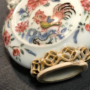 Deux vases et une tabatière en porcelaine de Chine famille rose et verte, Kangxi/Yongzheng — photo 14