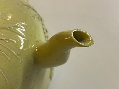 Deux vases et une théière en biscuit émaillé et porcelaine, Chine, 20ème — photo 21