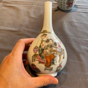 Deux vases et une théière 'Wu Shuang Pu' en porcelaine de Chine famille rose, 19/20ème — photo 16