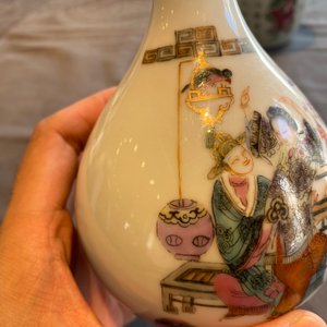 Deux vases et une théière 'Wu Shuang Pu' en porcelaine de Chine famille rose, 19/20ème — photo 19