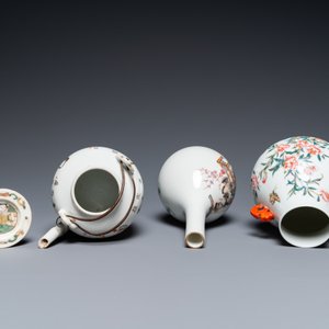 Deux vases et une théière 'Wu Shuang Pu' en porcelaine de Chine famille rose, 19/20ème — photo 6