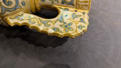 Deux vases hispano-mauresques à émail lustré de type 'Alhambra' et un vase en bois incrusté de pierres, Espagne et Afrique du Nord, 19/20ème — photo 12
