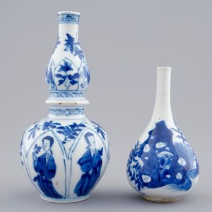 Deux vases miniatures en porcelaine de Chine bleu et blanc, Kangxi — photo 1