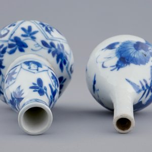 Deux vases miniatures en porcelaine de Chine bleu et blanc, Kangxi — photo 6
